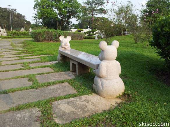 Mouse statues
